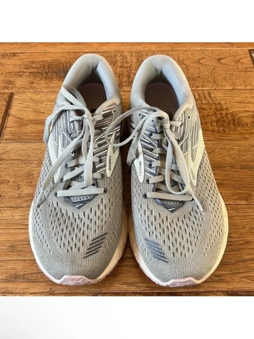 Brooks Adrenaline GTS 19 Road Running Shoes Gray White Womens Size 9.5